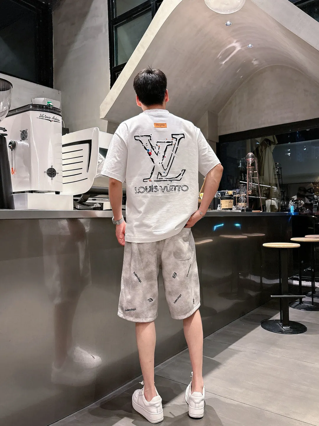 Balenciaga's three-standard complete 2026 summer New Arrival men's casual shorts, advanced custom-made Breathable fabric, Breathable fabric, extremely stretchy and comfortable, impeccable details, top-grade accessories, original logo design concept, delicate and soft feel! The upper body fit is awesome! Size: M-XXXL Please state your height and weight when ordering
